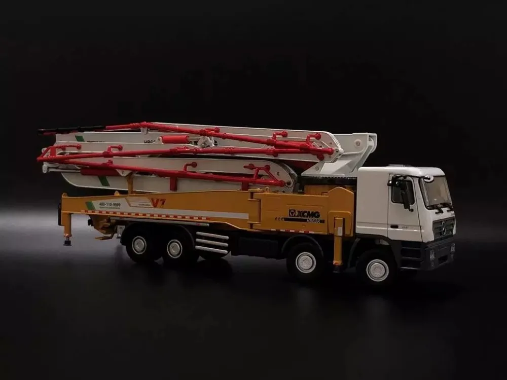 Collectible DieCast Toy Model 1:35 Scale XCMG HB62K Concrete 62m Pump Truck Engineering Machinery Vehicles For Decoration,Gift