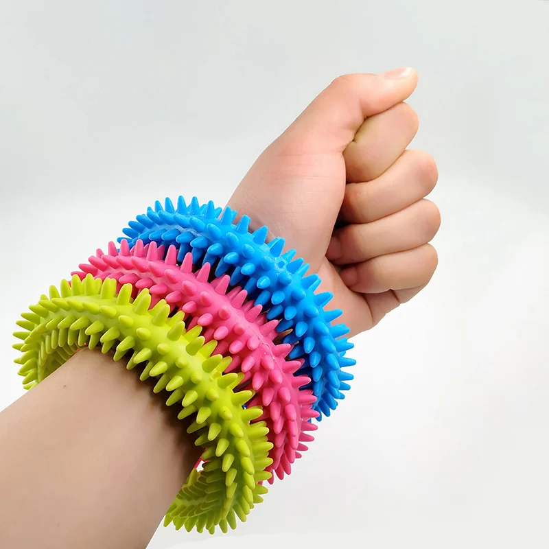 Anillo táctil sensorial de Spiky para niños, pulsera de masaje de terapia de autismo, juguetes sensoriales para adultos, Reduce el estrés, regalos