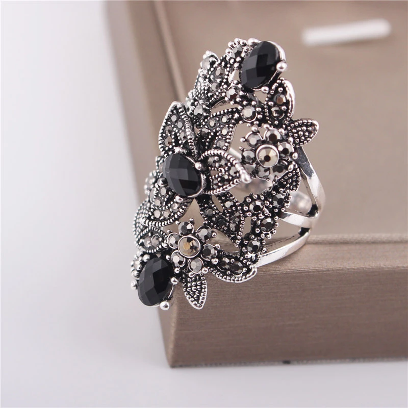 Ajojewel Vintage Retro Luxury Ring Woman Black Crystal Rhinestone Flower Jewelry Big Rings Ringen Anneau