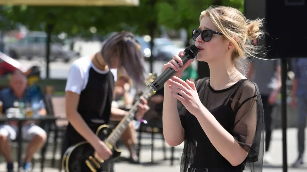 FIFINE UHF 20 ช่องมือถือแบบไดนามิกไมโครโฟนไร้สายไมโครโฟนระบบคาราโอเกะ & House ปาร์ตี้ Over Mixer,ระบบ PA ฯลฯ