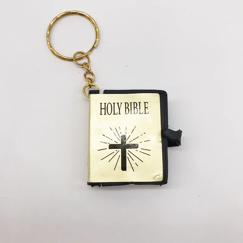 Small Bibles Key Chains for Keepsakes  Black Cover Plastic  Mini Key Chain Spanish Holy Bible Christening Baptism Party favor