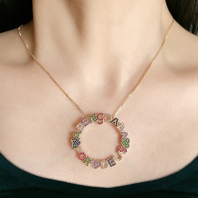 Collar de circonia cúbica para mujer, colgante redondo con letras, Multicolor, Cobre, Color dorado, 2023