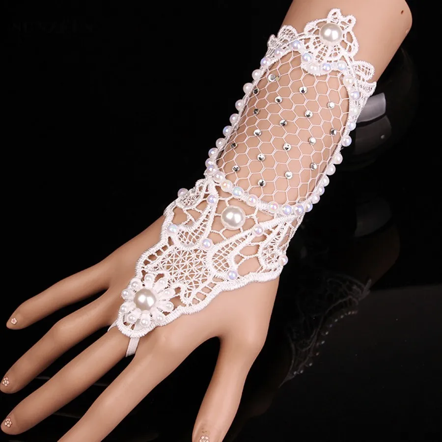 New Fashion Pearls Crystal Beaded Hollow Lace Bridal Gloves Fingerless Ivory Gloves Women Wedding Gloves guanti da sposa BV-035