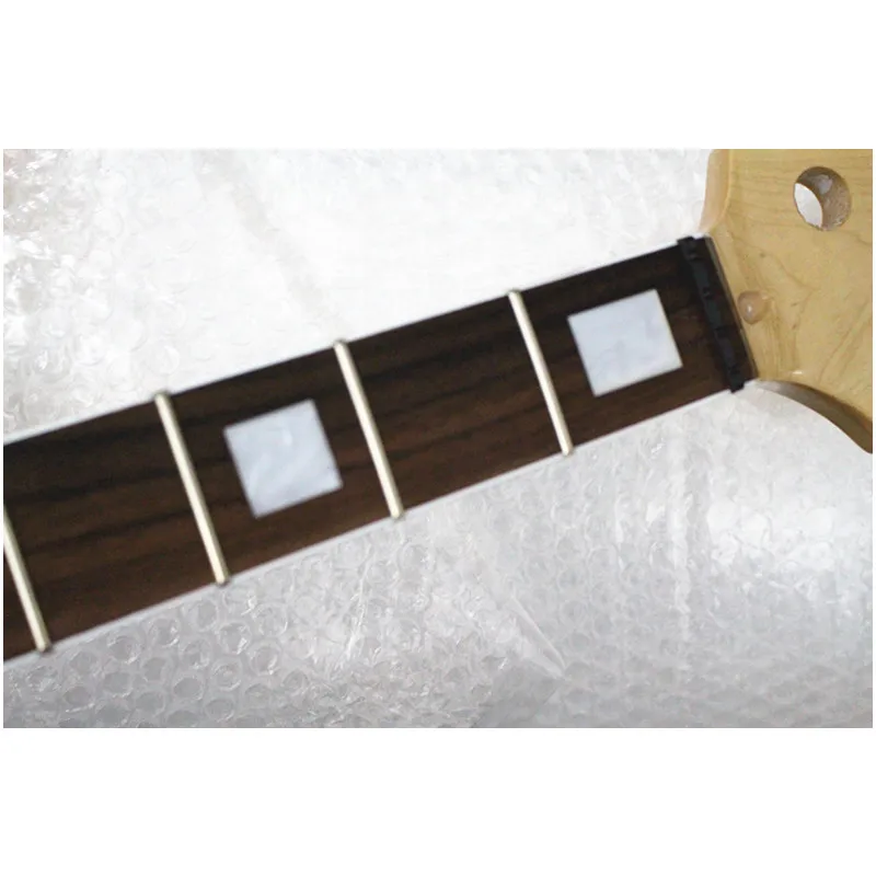 20 Frets Maple Electric Bass Guitar Neck 4 Strings Rosewwood Fingerboard Glossy Paint Customized Guitar Accessories Parts