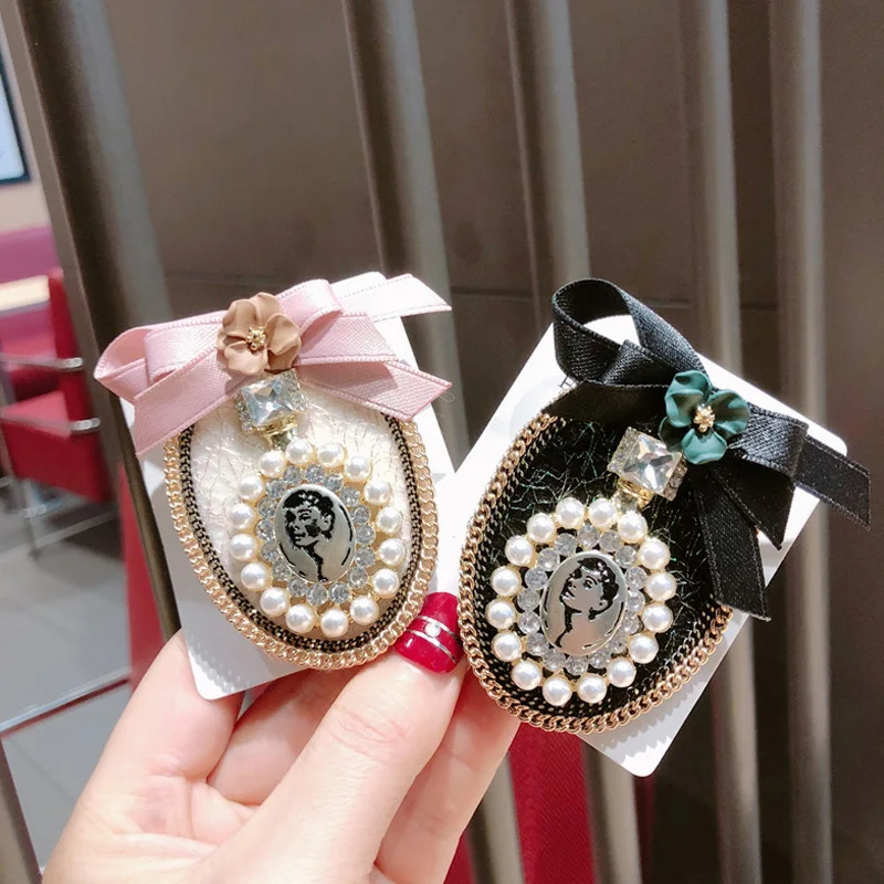 Vintage Luxury Black White Bow Bottle Pearl Flower Brooch Fashion Clothing For Woman Accessories