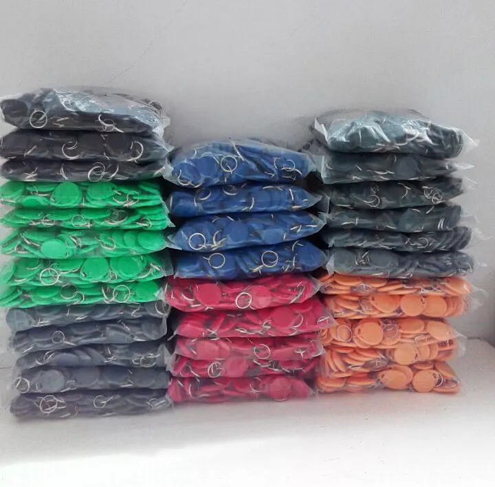 10 قطع EM4305 T5577 الناسخ, نسخة 125 كيلو هرتز RFID العلامة llavero Porta Chave بطاقة مفتاح فوب رمز حلقة القرب