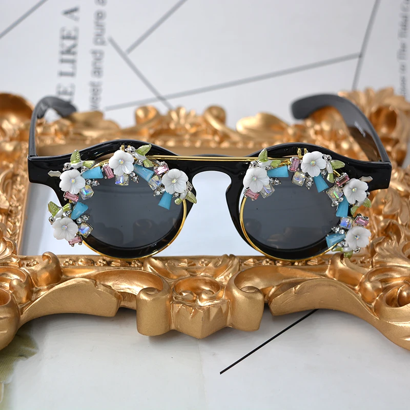 Baroque Sunglasses Women Double Layer Flip Glasses Metal Punk Sunglasses Carved Crystals Sunglasses Fashion Clamshell Eye-wear