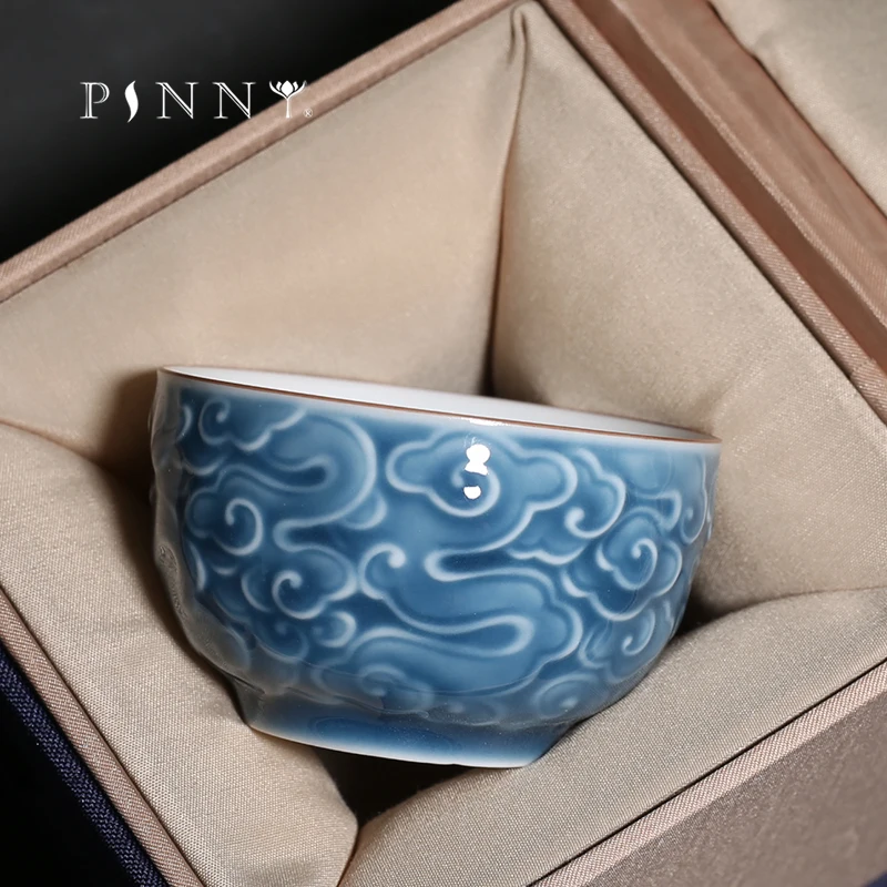 

PINNY 90ML Ceramic Relief Cloud Master Cup Chinese Kung Fu Teacups Porcelain Hand Made Pigmented Tea Bowl Chinaware