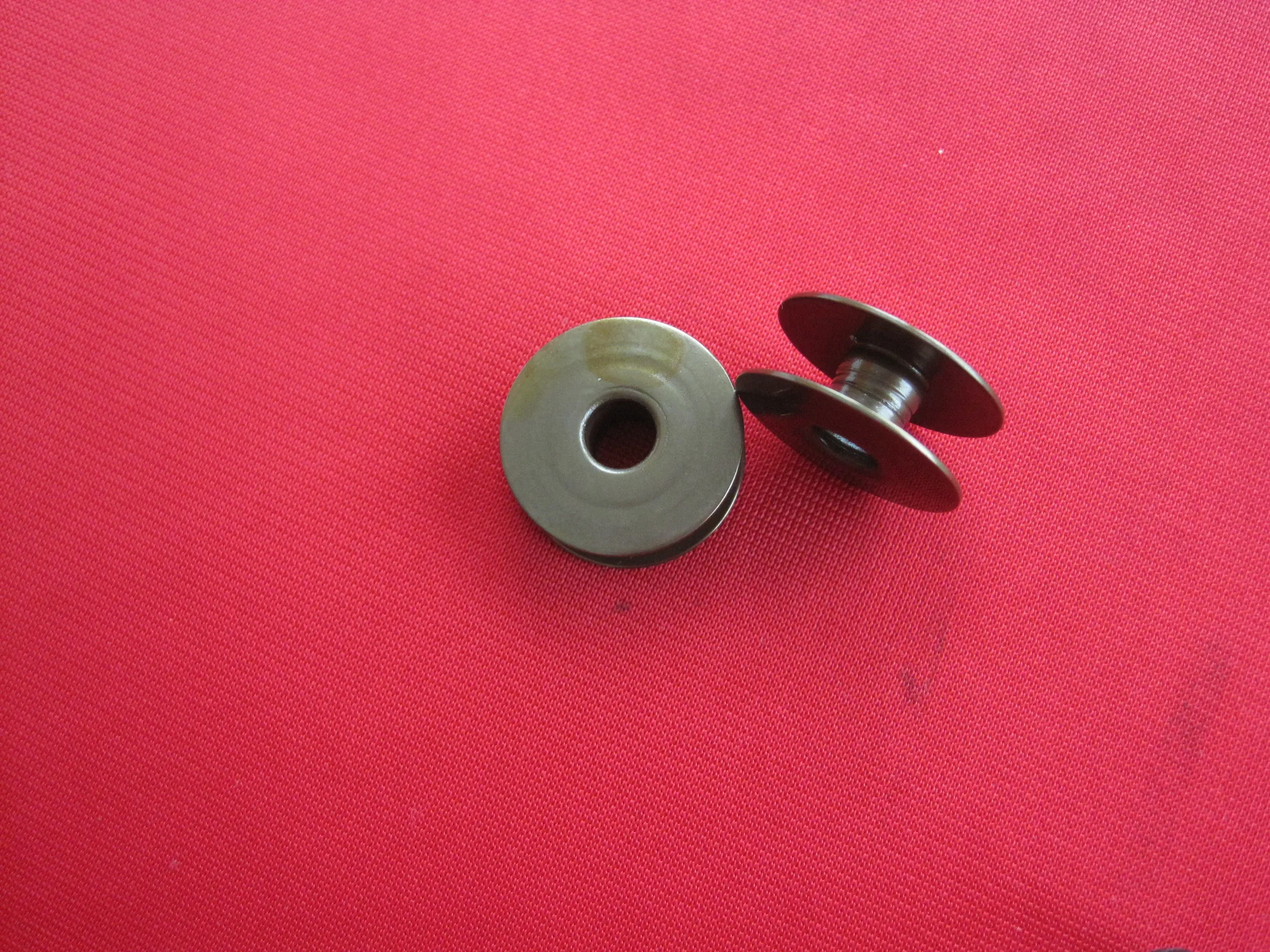 

Sewing machine accessories flat copper nonporous bobbin bobbin imported from Taiwan 40264 (2HG) DDL9000