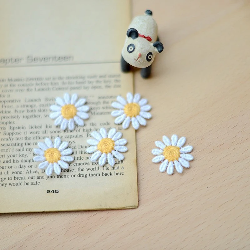 Daisy Flower Patches for Clothing, Sewn on Embroidered Appliques, DIY Apparel Accessories, 10Pcs