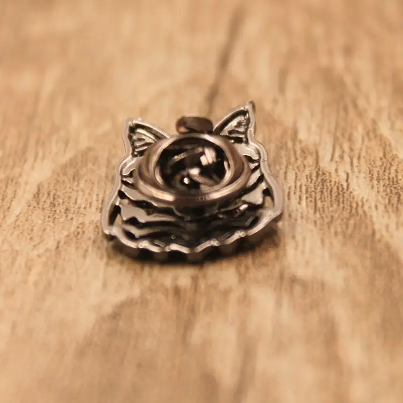 Mdogm Maine Coon Cat Animal Brooches And Pins Coat Suit Metal Small Father Collar Badges Gift For Female Male Men BT009