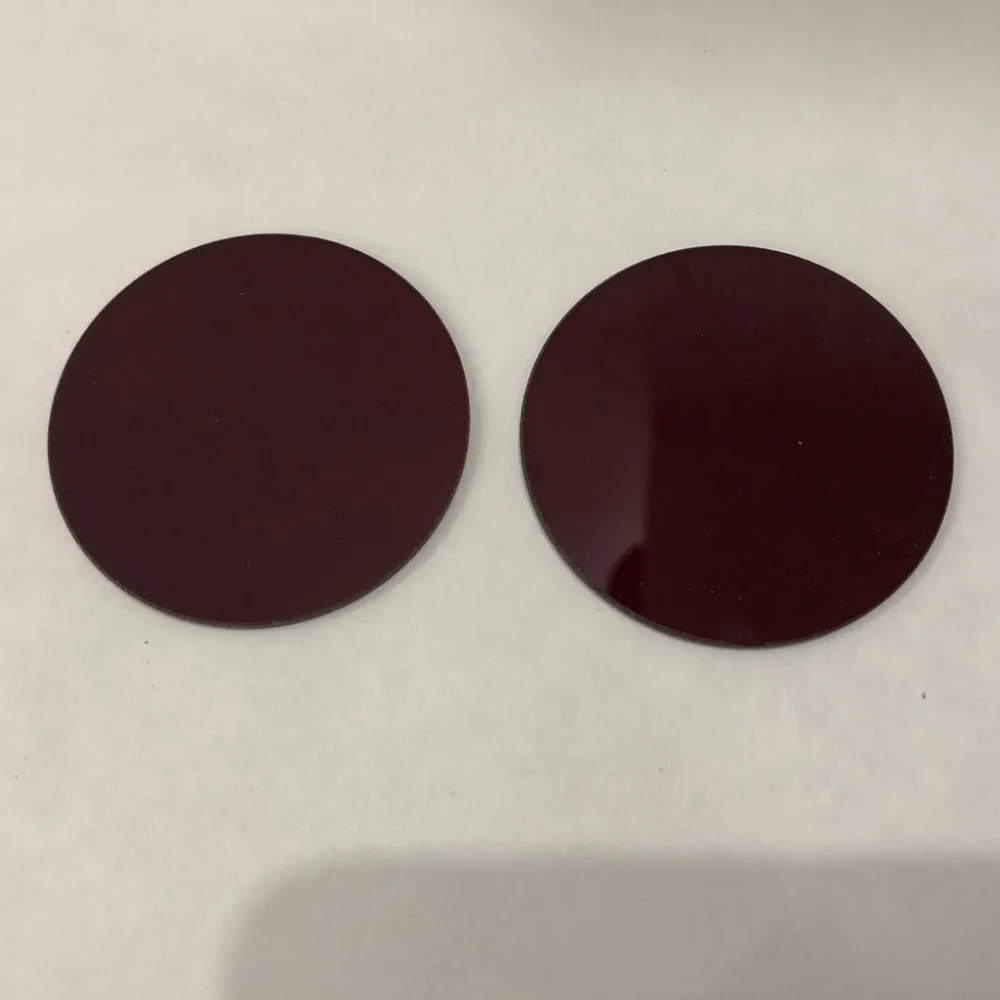 2 pezzi di dimensioni totali diametro 50mm e 2mm di spessore uv taglio 720nm filtro passa IR vetro ottico HB720