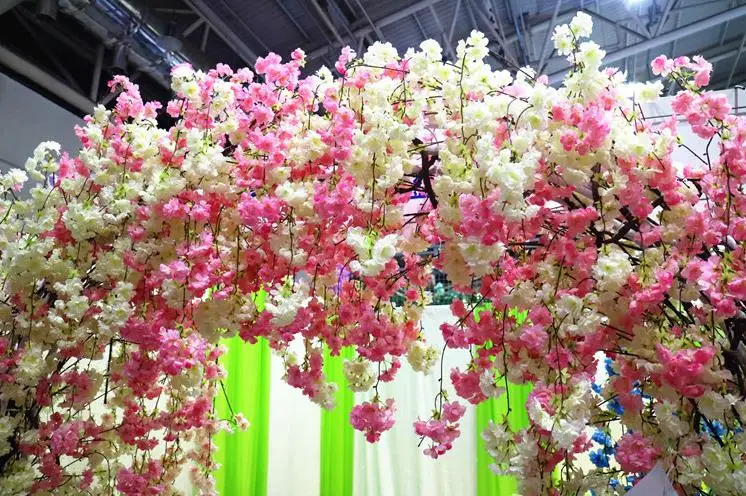 

Natural vertical silk cherry blossom for wedding decoration DIY Cherry trees artificial flower bouquet 150CM long lin4572