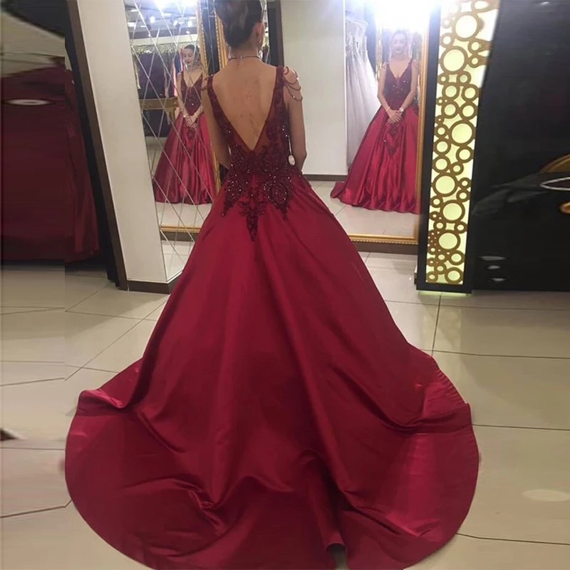 Wunderschöne Burgund Prom Kleider Illusion V-ausschnitt Abendkleider Appliques Perlen Backless Kapelle Zug Frauen Formale Party Kleid