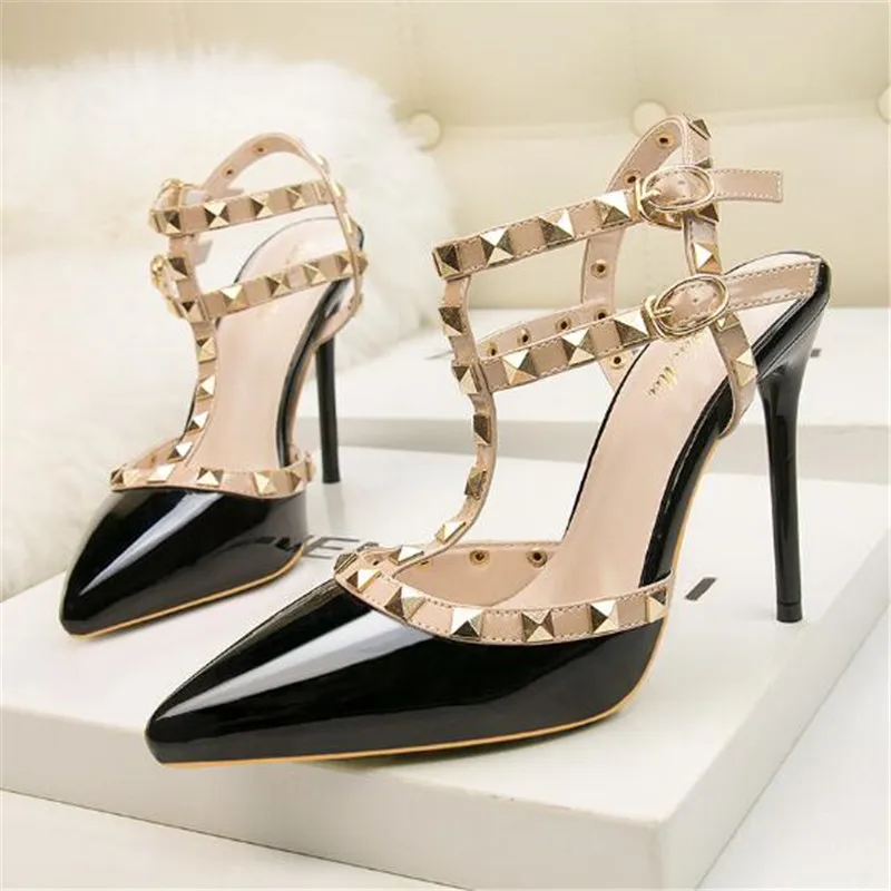 

2022 New Rivet Double Buckle Fashion Women Sandals High Heels Pointed Cut-Outs Party Shoes Women Solid Patent Leather Rome Shoes