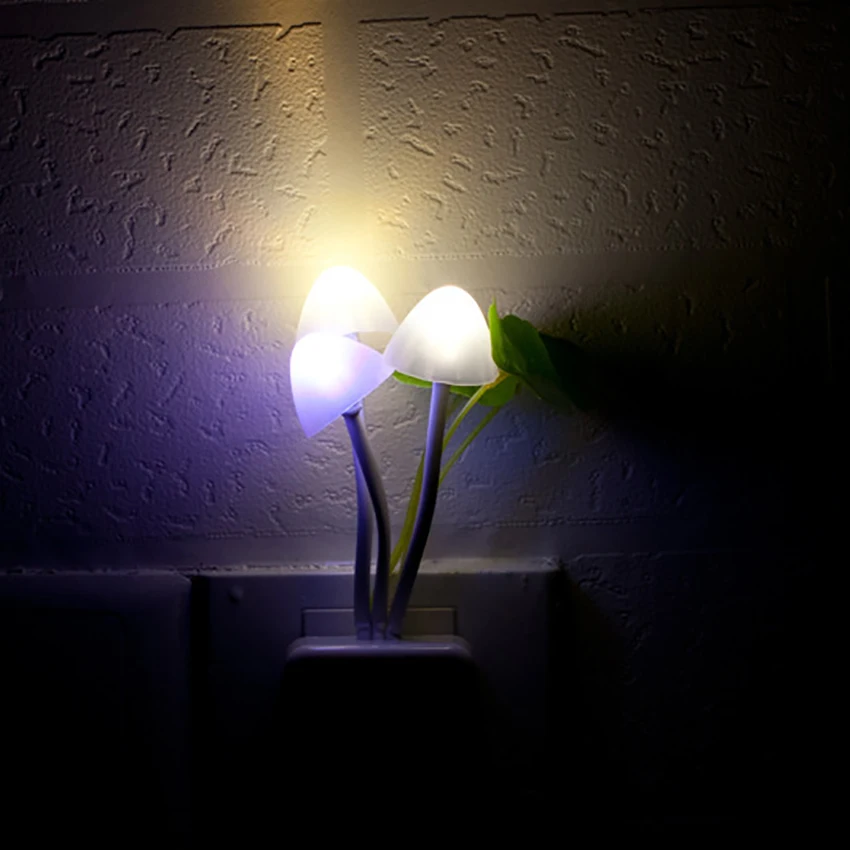 Lampu Kontrol Jamur Plug-In Lampu Malam LED Warna-warni Lampu Malam Sensor Senja Ke Fajar untuk Kamar Tidur, Lorong, Efisien Energi