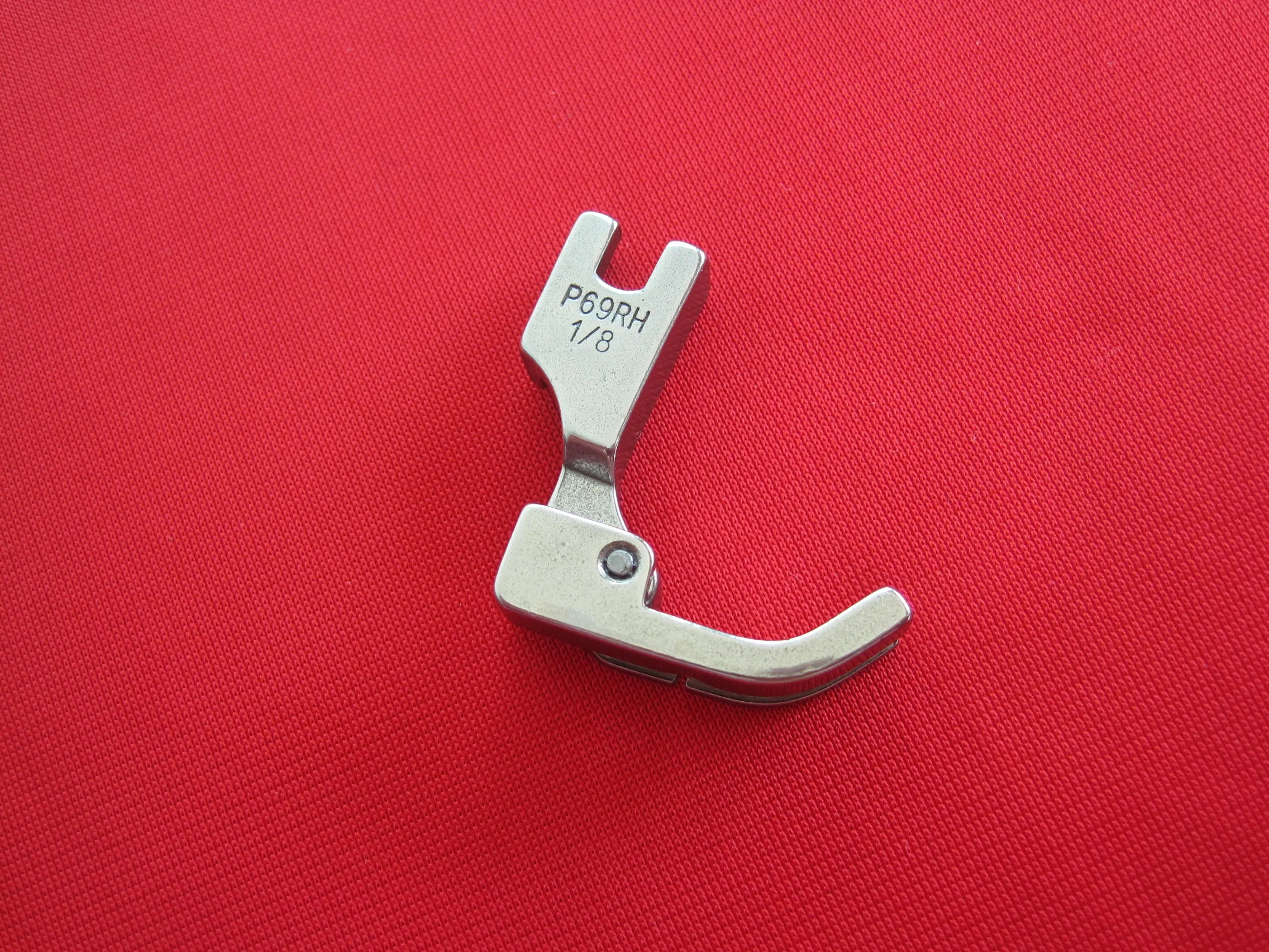 

2PCS industrial sewing machines Single welt iron left and right presser feet metal rope presser P69RH + P69LH 1/8"foot