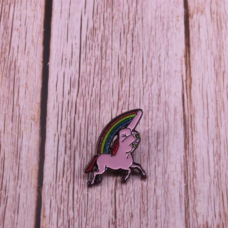 قوس قزح يونيكورن بروش لطيف بريق دبابيس صفيق الأوسط إصبع شارة LGBT البديل فخر المجوهرات مضحك pun الفن