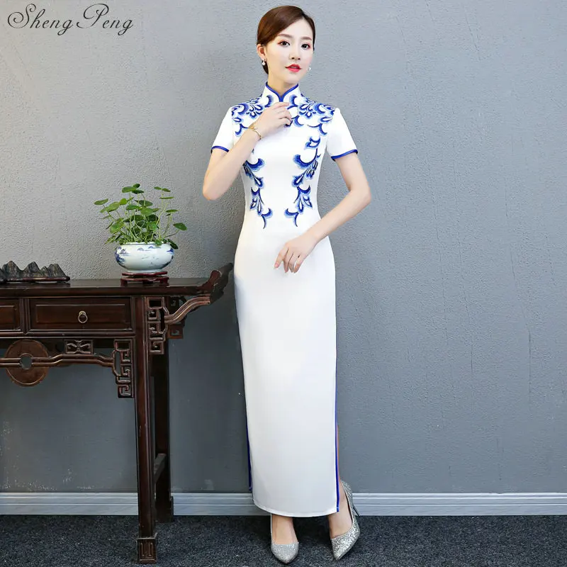 2019 Vintage Cheongsam White Long Qipao Dresses Women Chinese Traditional Clothing Sexy Oriental Dress Retro Dressing Gown Q743