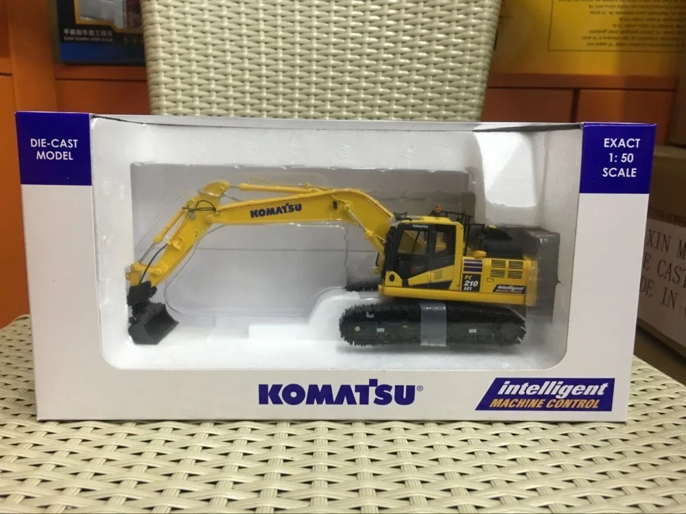 Collectible UH8123 1:50 Komatsu PC210LCi-11 IMC Edition Hydraulic Excavator Construction Machinery Diecast Toy Model Decoration