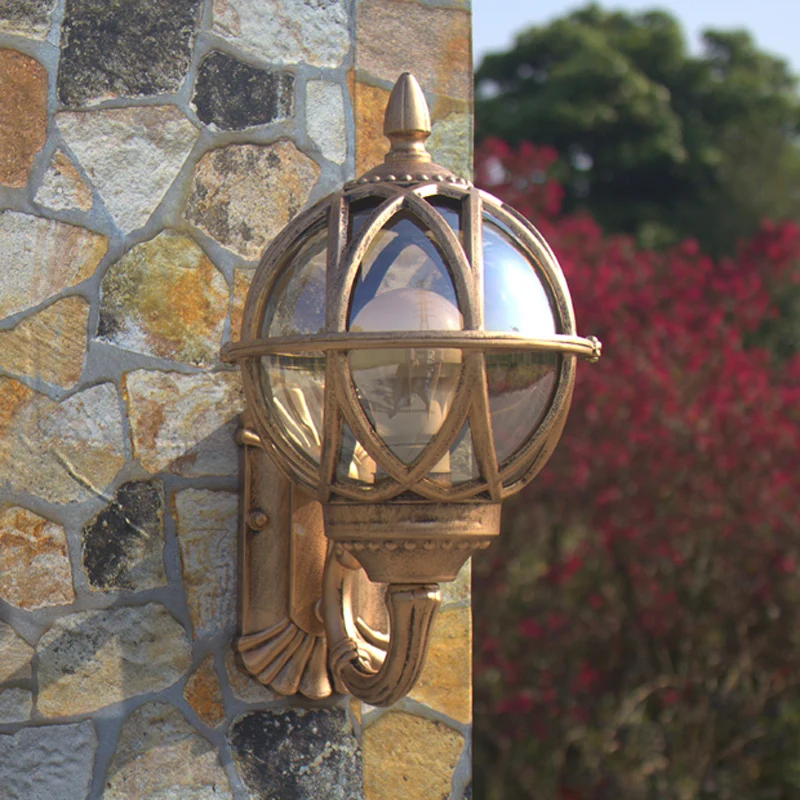 Outdoor waterproof anti-rust wall lamp E27 round thick glass ball bronze European courtyard retro decorative lighting lamp