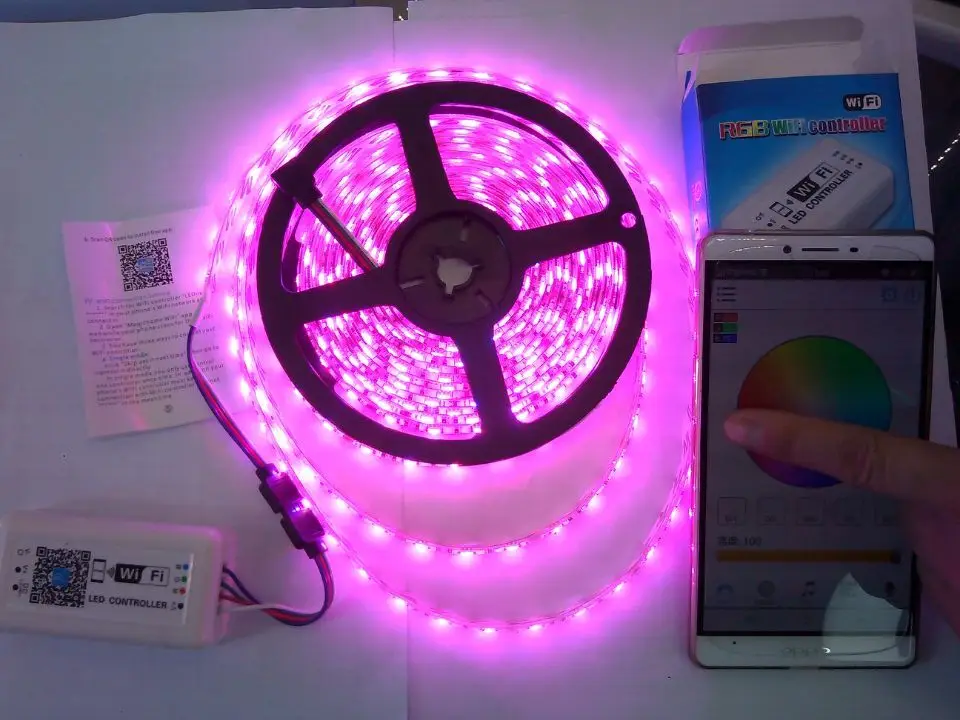 Chaude sellingDC12-24V 5M/rouleau 300 LED RVB SMD 5050 Imperméable Flexible IP65 Bande led + wifi RVB contrôleur + 12V5A adaptateur LED RVB kit