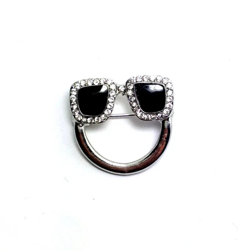 Crystals Black Enamel Charm Eyeglasses Holder Pin Brooch Badge Fashion Jewelry Accessories New Designer