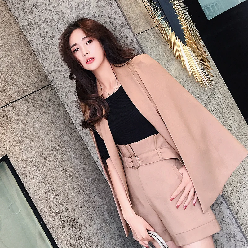 Korean version of the British and European fashion celebrities cape jacket suits shorts suit female casual small suit