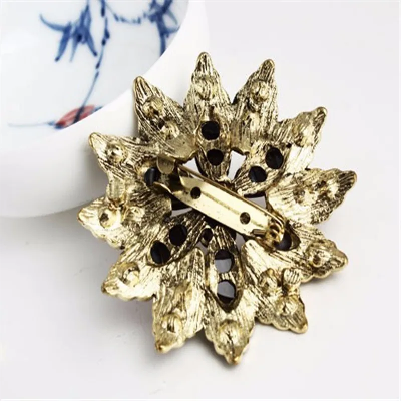 DIEZI Fashion Bouquet Brooch Jewelry For Women Wedding Vintage Resin Flower Bride Brooch Pins Rhinestone Crystal Brooch