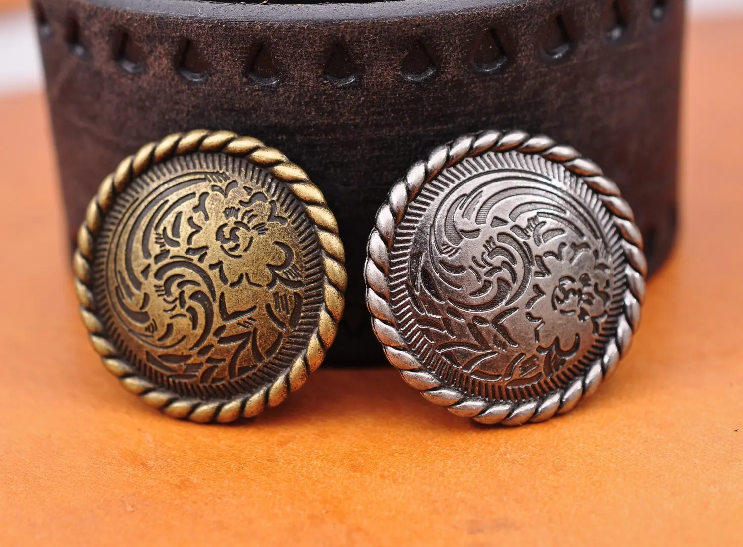 30mm 10X Antique Brass Flower Engraved Rope Side Leathercraft Belt Wallet Purse Decoration Hardware DIY CONCHO SET Screw back