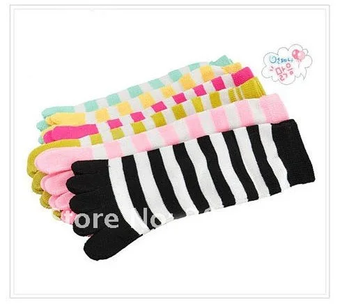 

6pairs/lot Christmas Day Gift Separate Toe Women 5 Fingers toes candy color Striped Cute cotton stripe separate toes socks