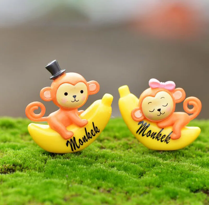 Banana Monkey Figurine Cake decoration Moss Ornament miniature figures resin craft cartoon animal statue Decor Gift Toy TNA136