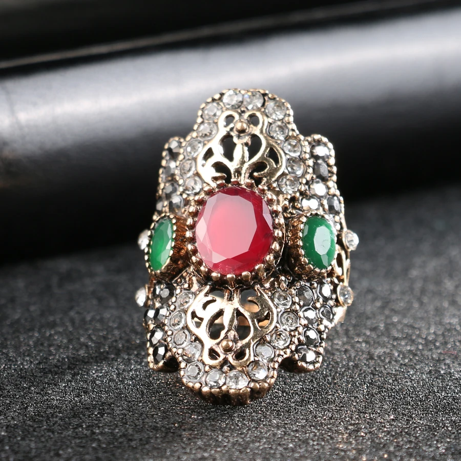 2021 New From India Unique Red Antique Ring Color Ancient Gold Vintage Crystal Rings For Women Party Jewelry