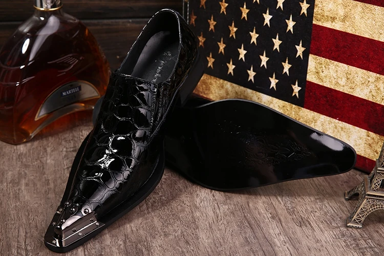 Spring summer black patent leather mens pointed toe dress shoes metal tip studded classic slip on oxford shoes for men