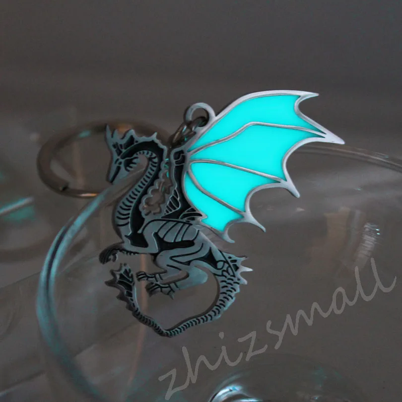 Stainless Steel Gift Dragon Keychain Glowing Key Chain Fashion Jewelry Pendant Glow in the Dark Flying Dragon Car Pendant