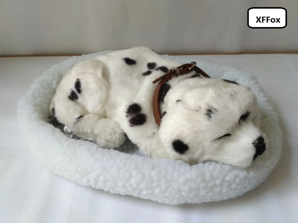 

Реалистичная плюшевая игрушка-собака 25 см: спящая собака на коврике с имитацией дыхания, подарок, статуэтка для домашнего декора