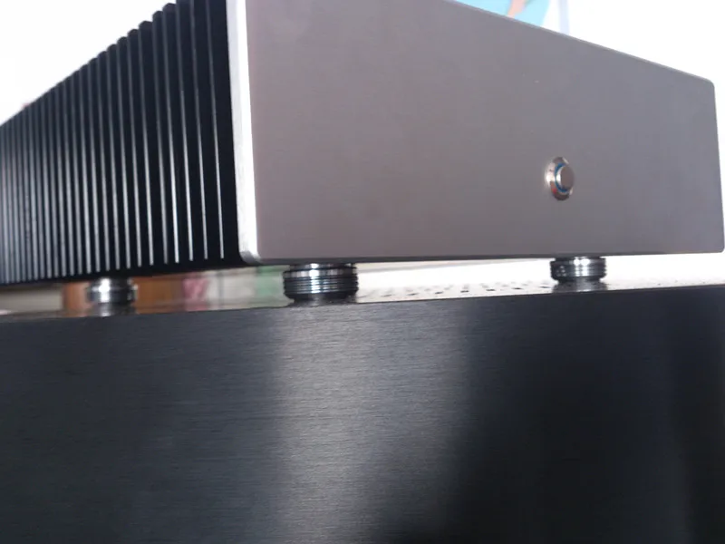 30*13 كامل الألومنيوم الذهب مضخم الصوت تحت الهيكل مكبرات الصوت التخميد منصات تعليق أغلال آلة الكمبيوتر قدم