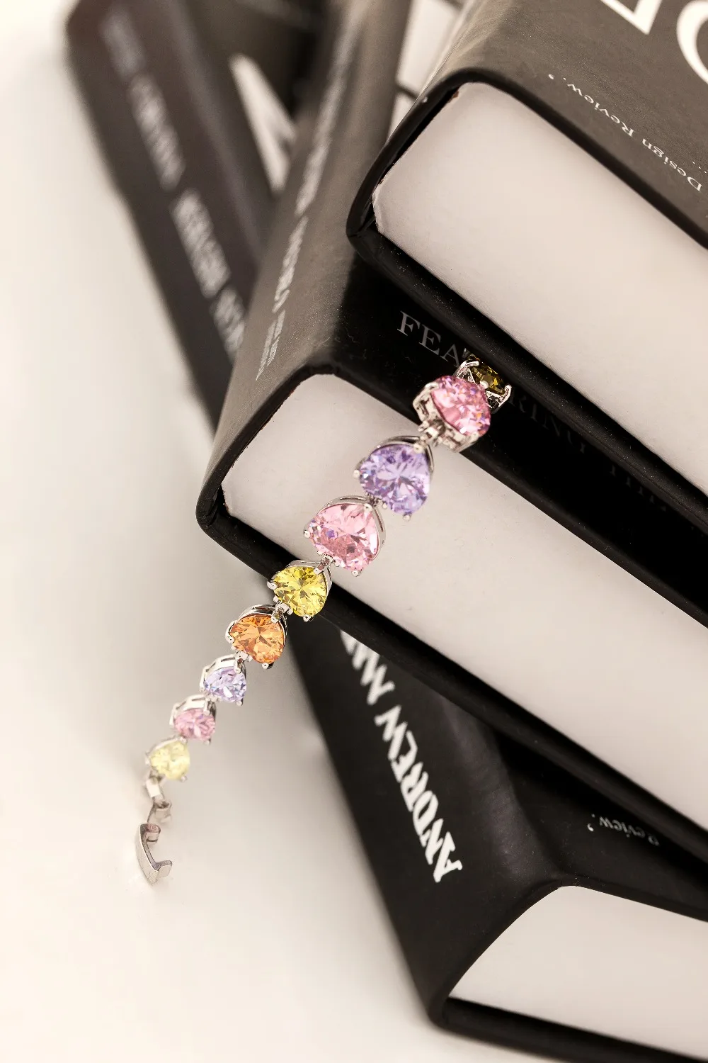 Emmaya New Arrivel Heart Bracelets for Women Luxury Colorful Cubic Zircon Bangles Bracelets Bride Jewelry Factory Price