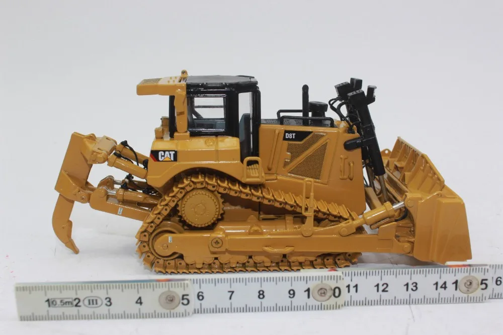 Alloy Model Gift DM 1:50 Caterpillar CAT D8T Engineering Machinery Track Type Tractor Dozer Diecast Toy Model 85566 Collection