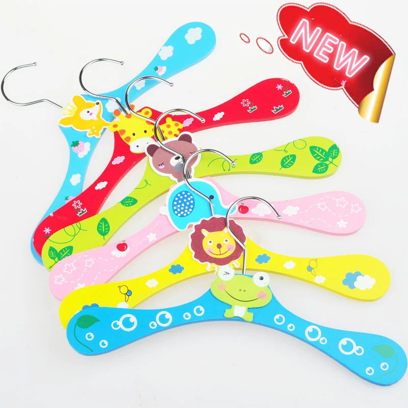 Wooden Clothes Hanger Pet Animals Hand Painted Cartoon Appearance Pet Accessories Grooming Random Color 1pc