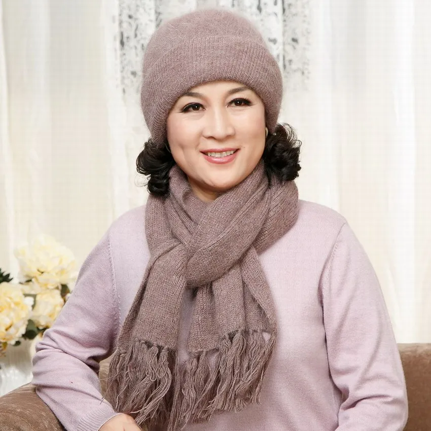 The elderly women's autumn and winter hat scarf twinset thickening thermal rabbit fur yarn new year gift rabbit fur cap scarf