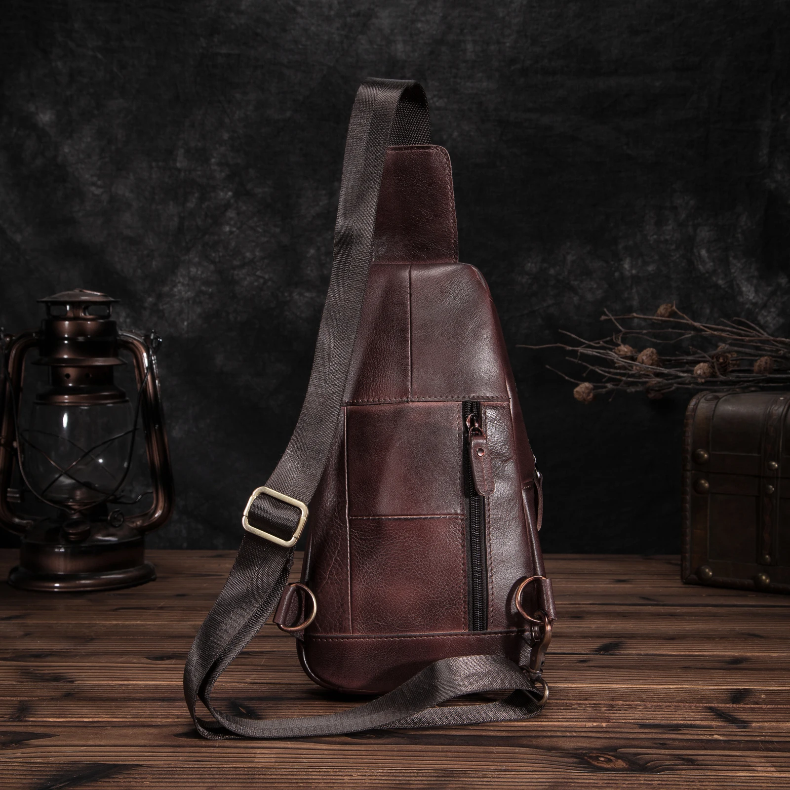 رائجة البيع الرجال مجنون الحصان الجلود موضة عادية Daypack الصدر حقيبة رافعة 8 "الكمبيوتر اللوحي تصميم كتف واحد عبر الجسم حقيبة الذكور 8013 واط