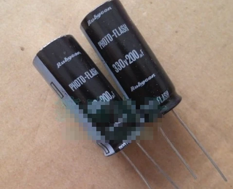 Capacitore per Flash a Bassa ESR: Recensione e Valutazione del Modello 330V 200µF 16x40mm