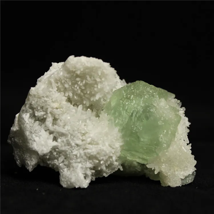 Toys cat transparent fluorite ore fluorescent green natural fluorite lens is good teaching new mineral specimens