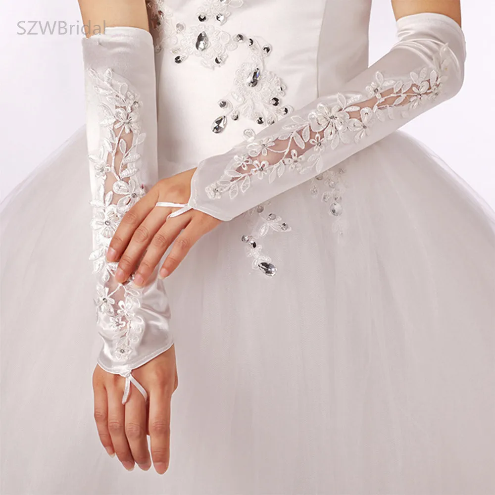 New Arrival rękawiczki ślubne krótkie Sexy elegancka koronka satynowy kwiat diamentowe wesele akcesoria Vestido Bridal tanie rękawiczki