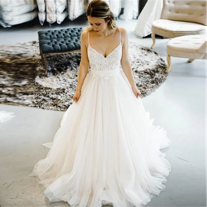 

Elegant V-neck Wedding Dresses Vintage Appliques Spaghetti Straps Wedding Gowns Backless Sweep Train Vestido De Casamento