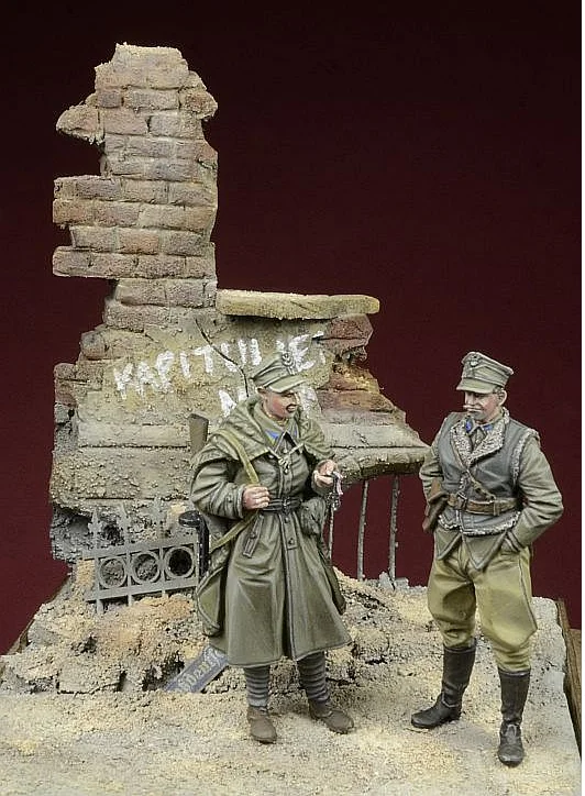 1/35 Resin Figures Model Kits History Military Polish Soldiers Berlin 2 figure  Unassambled Unpainted