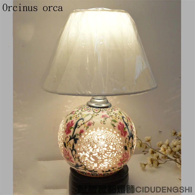 Chinese classical hollow ceramic table lamp bedroom bedside lamp American Pastoral Antique Painted desk lamp free shipping