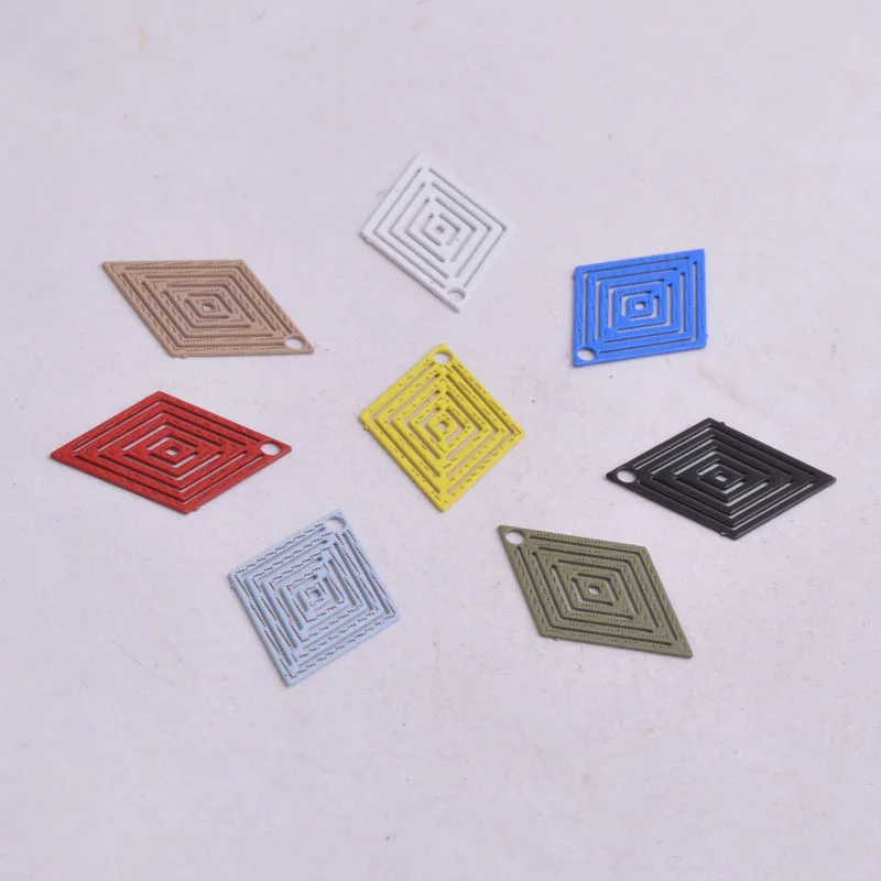 100 Stück AC4327 15mm*20mm Geometrie-Anhänger Rhombus-Anhänger aus lackiertem Metall-Messing Schmuckzubehör – Detail 12