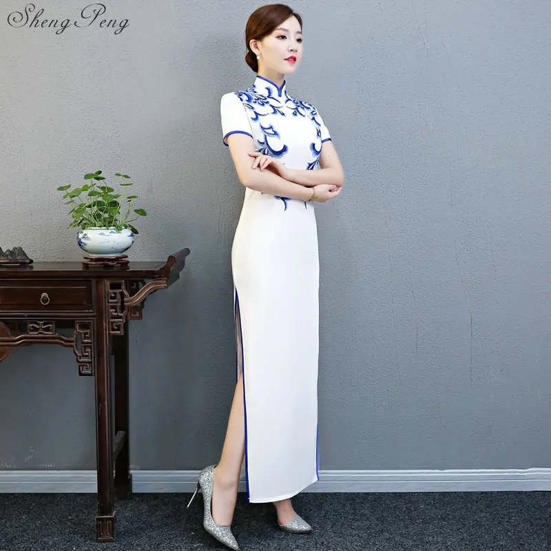 2019 Vintage Cheongsam White Long Qipao Dresses Women Chinese Traditional Clothing Sexy Oriental Dress Retro Dressing Gown Q743